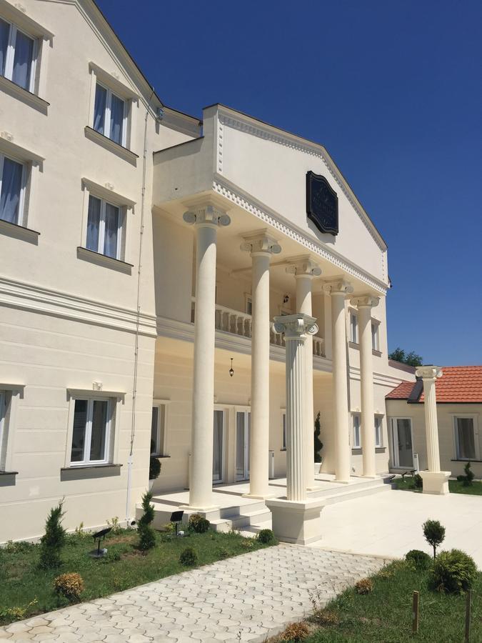 Villa Palace โนวีซาด ภายนอก รูปภาพ