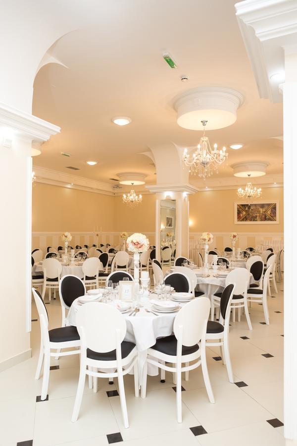 Villa Palace โนวีซาด ภายนอก รูปภาพ