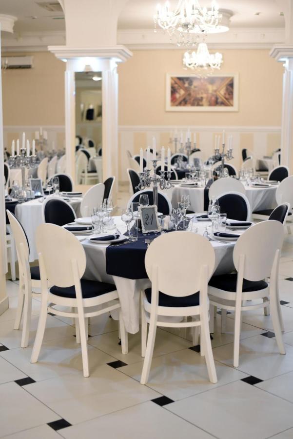 Villa Palace โนวีซาด ภายนอก รูปภาพ